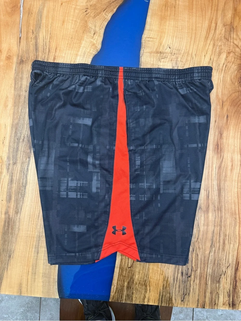 Under Armour 2XL Black Red Athletic Gym Shorts
